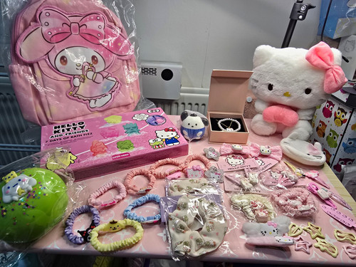 Sanrio hello kitty and friends - kitty,