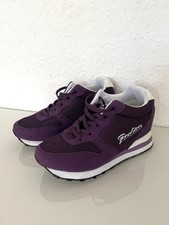 Lila Sneaker mit verstecktem