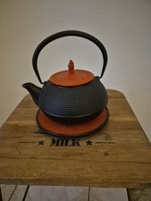 Teekanne Schwarz-Orange, Gusseisen, Eisenkanne, Arare