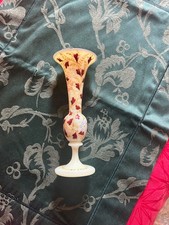 Opalin Glas Vase. Biedermeier