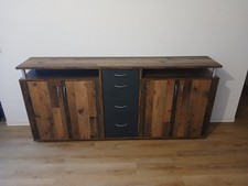 Schrank mit Schubladen