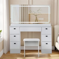 Weißer Schminktisch