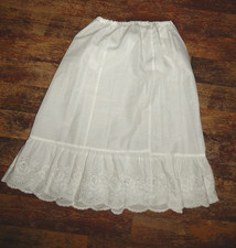 DDR Trachten Unterrock mit Spitzenborte VEB Wäschemoden   Gr.m82/ca.38-40