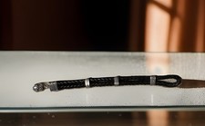 Thomas Sabo, Armband aus Leder mit Silberschmuck und einer Silberkugel.