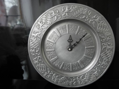Wanduhr massiv zinn - ,