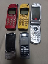 4 Nokia und 1 Sharb Handy Ohne Netzteil Konvolut Sammlung
