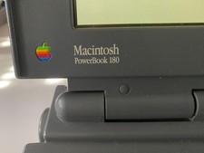 Vintage Macintosh PowerBook 180 mit Zubehör