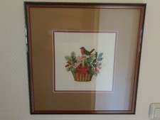 rot gerahmtes Stickbild (echte