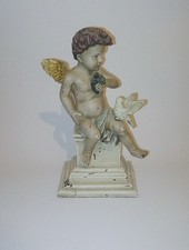 Meander Putto Engel mit Taube