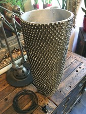 Dystopische Bodenlampe u. Dekovase als Aluminiumguss mit Dornen... 2v2 "MAD MAX"