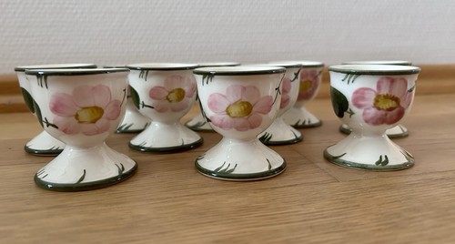 Eierbecher auf fuß - fuß, wild-tose
