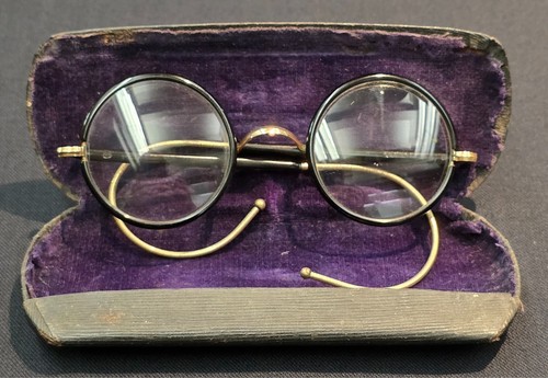 Antike brille mit etui - brille,