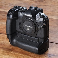 Olympus OM-D E-M1 Mark II +