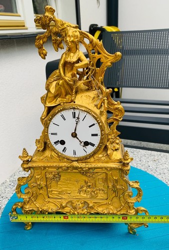 Bronzeuhr feuervergoldet - , –