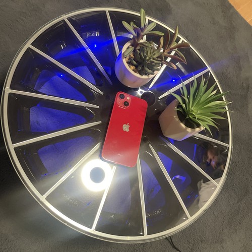 Felgentisch mit glasplatte und - felgentisch,