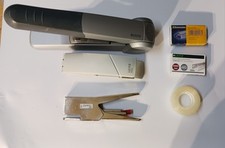 3 Heftzangen Hefter Tacker, 1 x Juwel u. 2 von Leitz + Heftklammern und 1 x Tesa