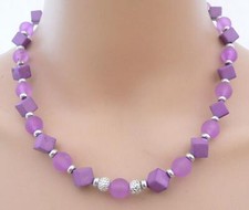 Halskette Würfel Lila opak diagonal, Perlen matt Lila Strass 309a