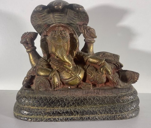 Ganesha liegend unter naga - ganesha,