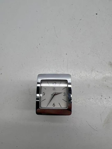Mercedes benz w212 innenuhr - mercedes-benz,