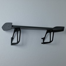 Regal im Spoiler Design