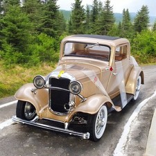  1:18 1932 Ford 3-Window Coupe, Gold 