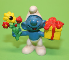 Schlumpf Figur  Schlumpf  mit Blume