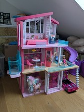 Barbie Puppenhaus, Traumvilla mit Puppen und Auto möbliert 3 stöckig