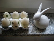 Osterhase Keramik weiß Figur Osterdekoration + 6 Kerzen in Eierform in Keramikf.