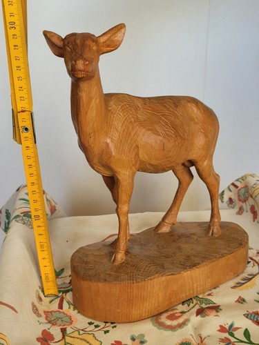 Handgeschnitzte holzfigur - handgeschnitzte,