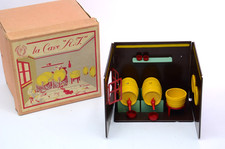 BLECHSPIELZEUG Weinkeller La