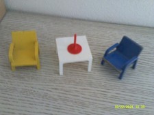 DDR ! Möbel für die Puppenstube - Tisch, 2 Holzsessel -