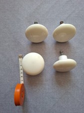 4 runde Möbelgriffe