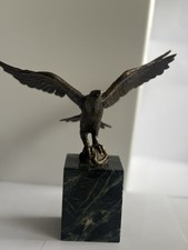 Bronzefigur Adler mit Schlange