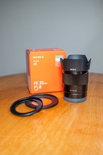 Sony FE 35mm F1.8 (SEL35F18F) Vollformat E-Mount mit 2x Adapterring Zubehörpaket