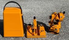 CARL ZEISS THEODOLIT 080 A VERMESSUNGSGERÄT mit Messlatte und Stativ