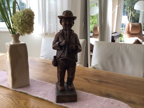 Trompeter figur auf holzsockel - auf,