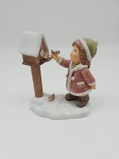Goebel Porzellan Figur Nina am Vogelhäuschen Serie Nina und Marco Top