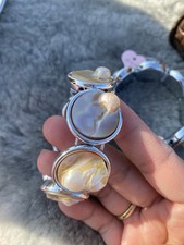 Elastisches Armband aus Perlmutt: weiß-elfenbein-beige-braun-gold