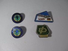 Konvolut 4 Anstecknadeln Nordische Ski / Langlauf & Schlitten