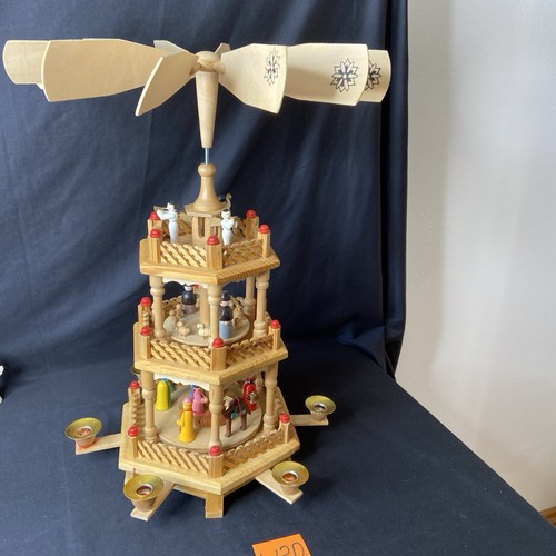 Weihnachtspyramide aus holz - weihnachtspyramide,