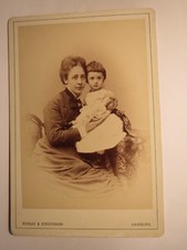 Hamburg - sitting young woman