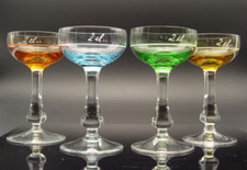 Vier schöne seltene Art Deco  Uranglas Likör Gläser Handgeeicht 2 cL