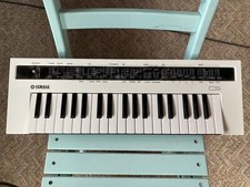 Yamaha Reface CS Mini-Key Analog Keyboard 37 Tasten Synthesizer Weiß