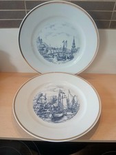 2 DDR Henneberg Porzellan Wandteller mit Segelschiff - 30,3 x 5,7 cm