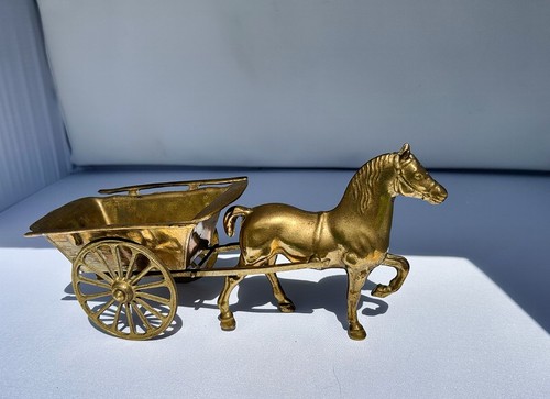 Skulptur pferd mit kutsche - pferd,