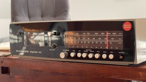 Tischuhr ukw radio - ukw, telefunken