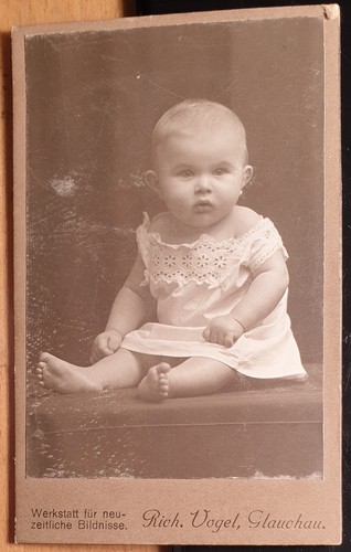 Sitting little child baby - child,