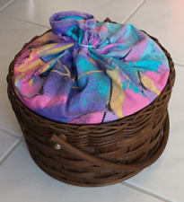 NÄHKÖRBCHEN MIT ZUM TEIL ALTEN DDR-NÄHUTENSILIEN