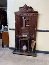 Antike  Garderobe