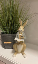 Hase mit Buch Osterdeko Ostern